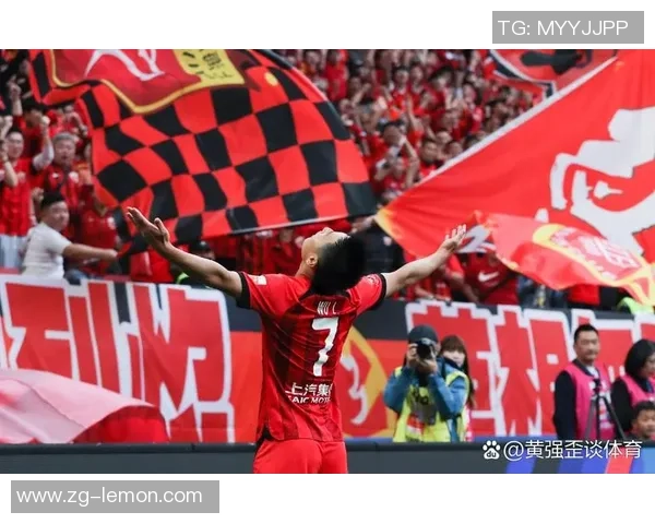 上海上港迎战神户顺利决战亚冠赛场激烈对决引发球迷热议